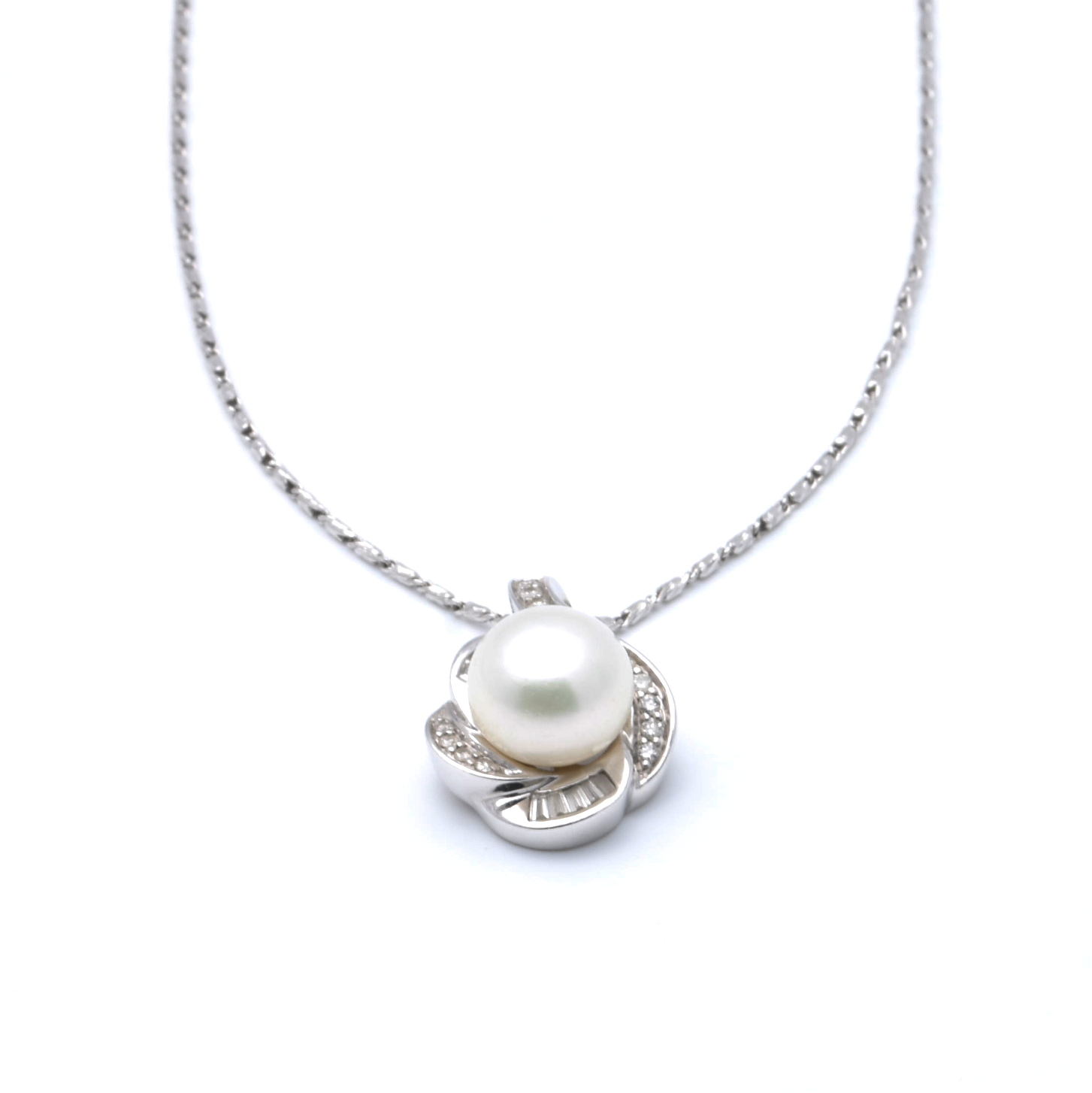 Kette mit Anhänger | 750/000 Weißgold | Perle | Diamanten