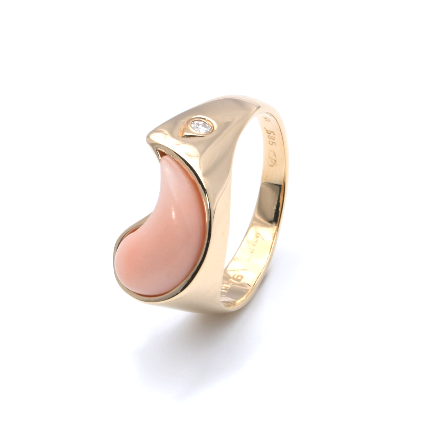 Ring mit Koralle und Brillant